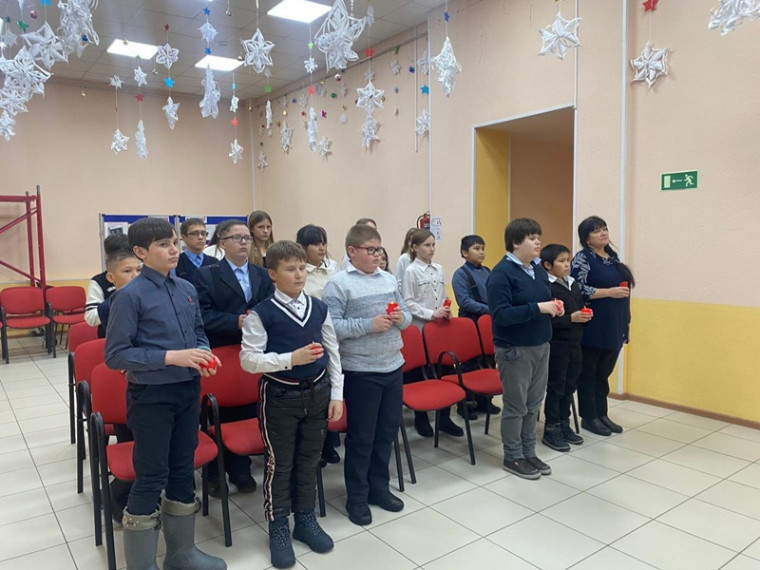 Патриотический час «Героев помним имена».